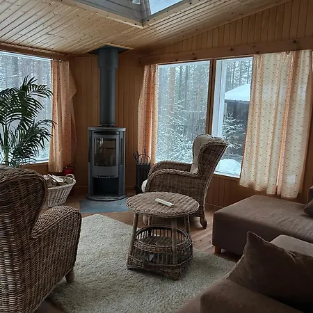 בית נופש Kaamos Old House רובניימי