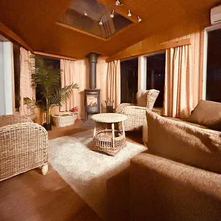 בית נופש Kaamos Old House