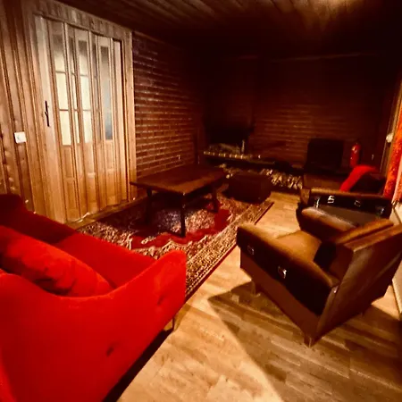 Kaamos Old House * רובניימי